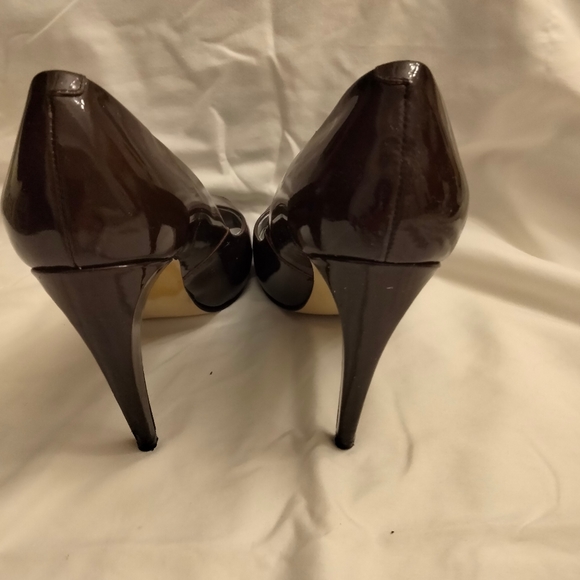 Marc Fisher patent leather women heels. Size 7 - Picture 4 of 5